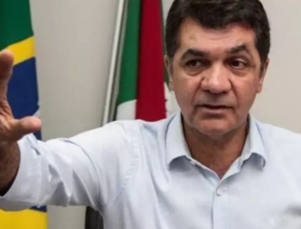 Prefeito que demitiu professor gay (Foto: Reprodução/redes sociais)