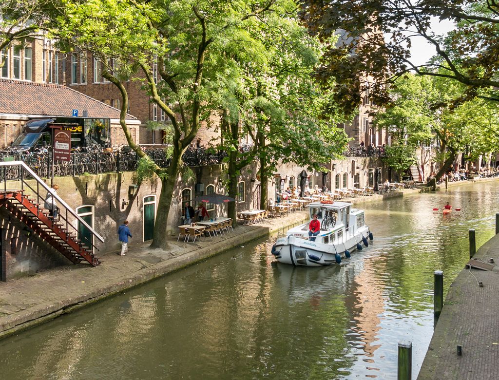 68652 Fullimage Oudegracht Canal In Utrecht Ne 1(1)
