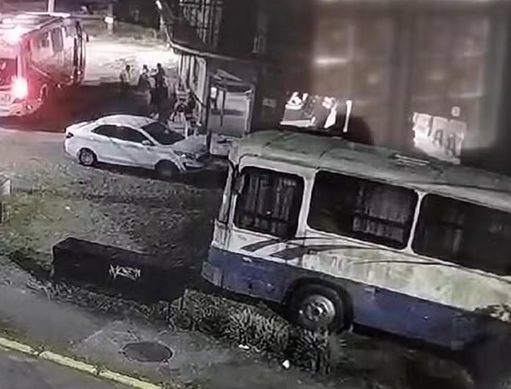 Criança Abandonada Em ônibus (foto Reprodução Redes Sociais) 3
