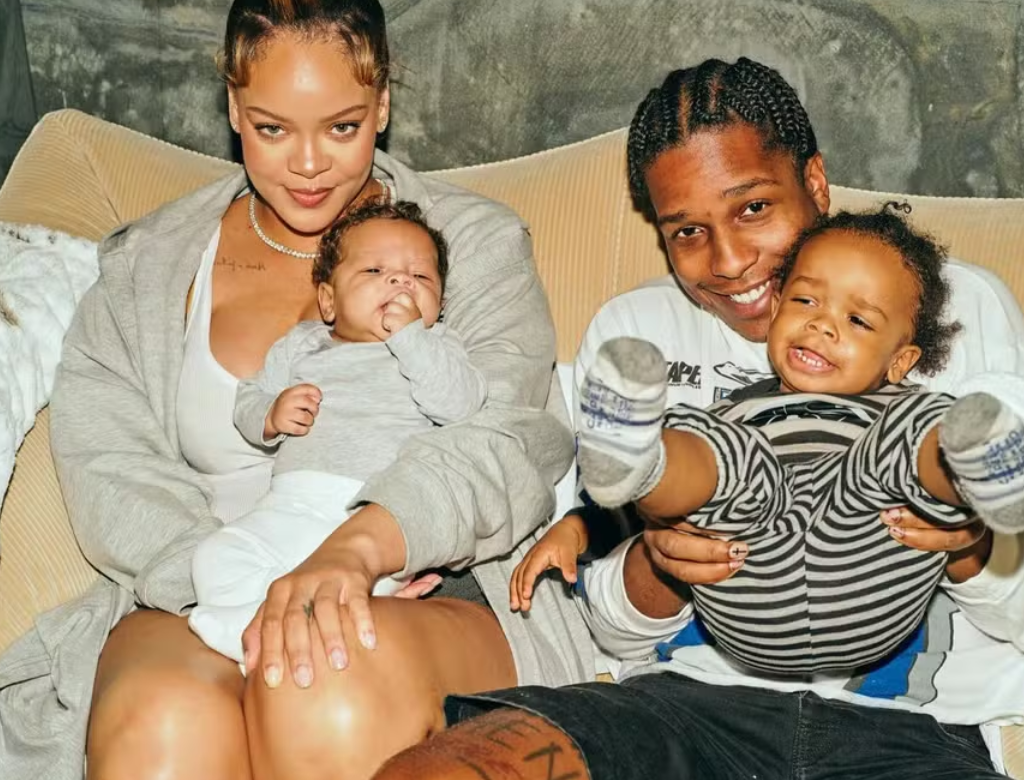 Rihanna e família (Foto Reprodução Redes Sociais)