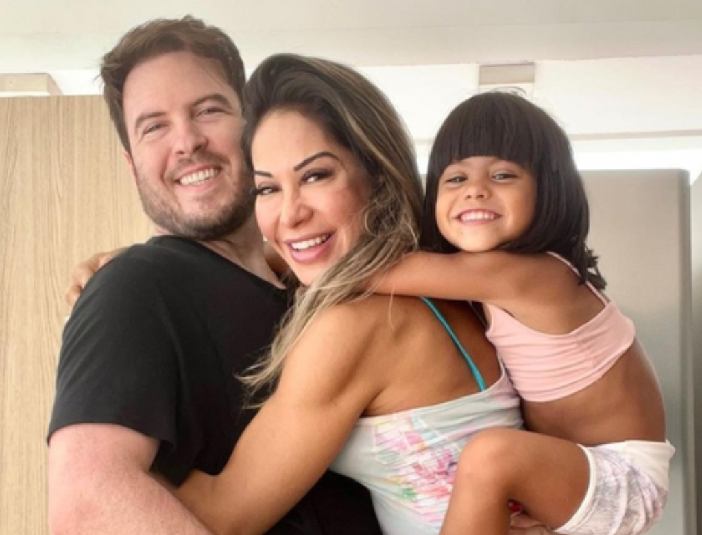 Maíra Cardi e família  (Foto Reprodução Redes Sociais)