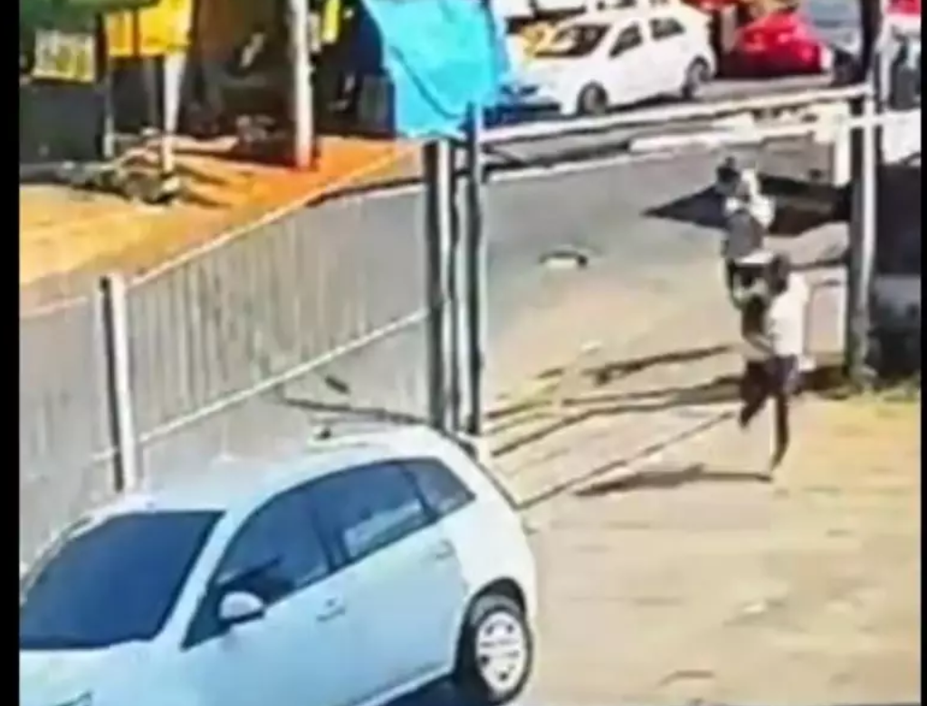 Homem é executado em pátio de delegacia (Foto Reprodução Redes Sociais)