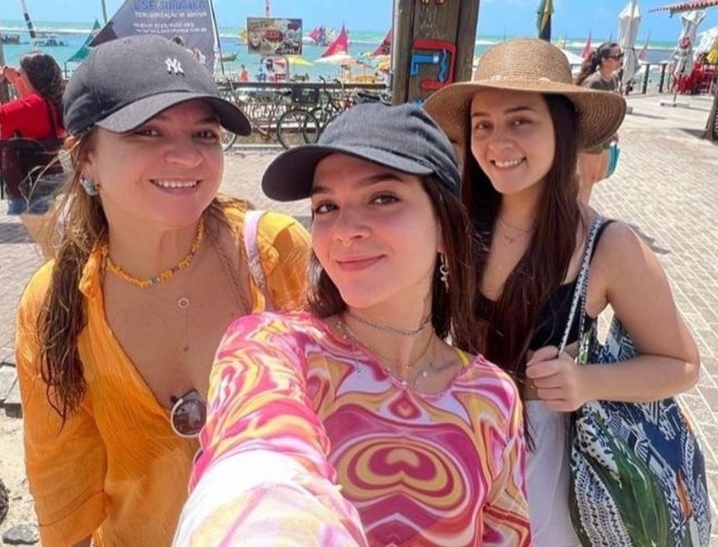 Debora E As Filhas Mel E Yasmin 1728143529851 V2 900x506(1)