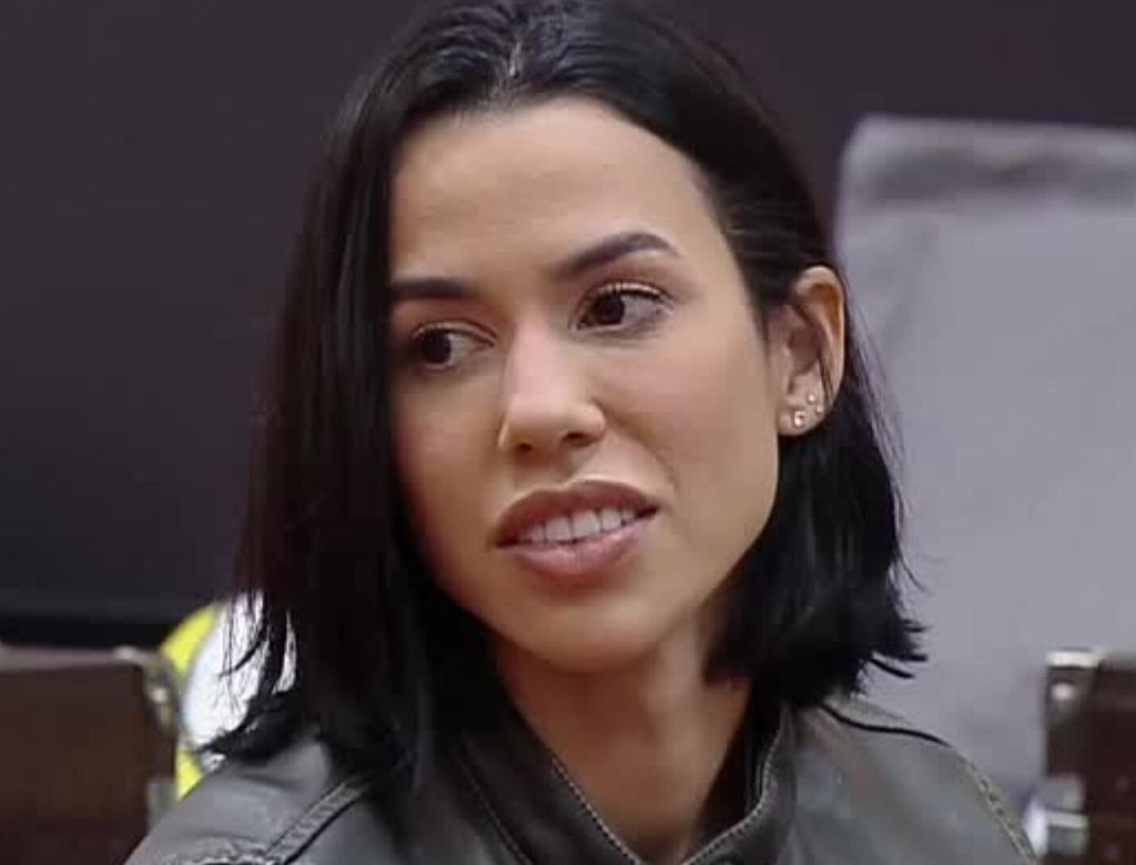 Larissa Tomasia Fazenda(1)