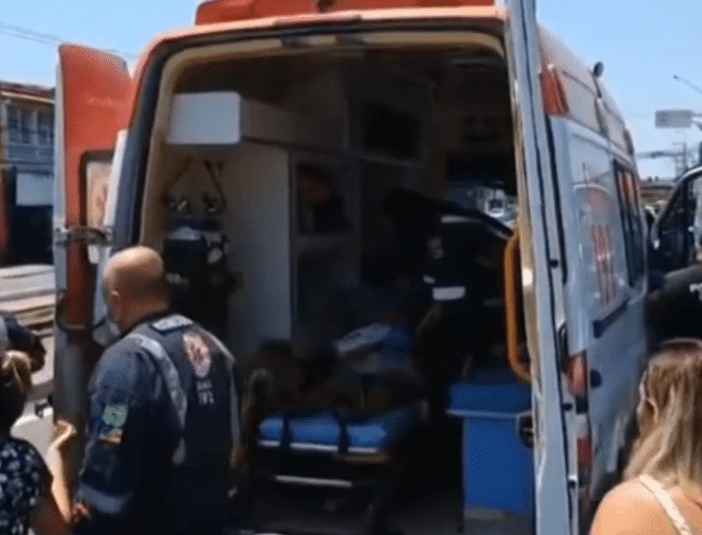Mulher E Esfaqueada Pelo Ex Em Escola Durante Votacao 1728231427518 V2 900x506(1)