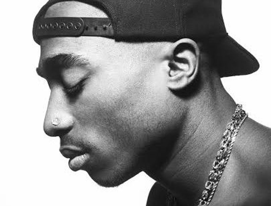 Tupac Shakur 5b083133966(1)