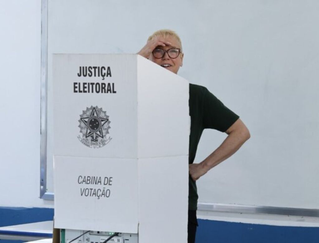 Xuxa Esquece Numero Ao Votar 750x500(1)