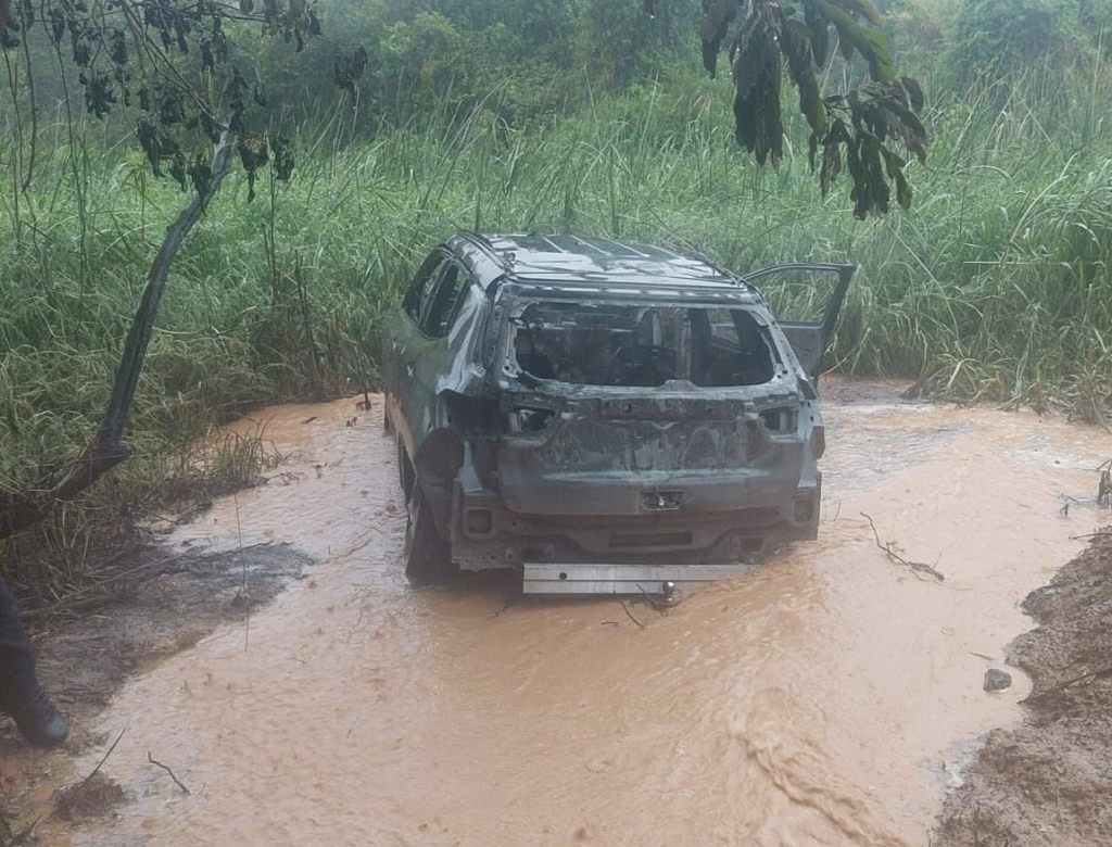 Carro Em Chamas (foto Reprodução Redes Sociais)