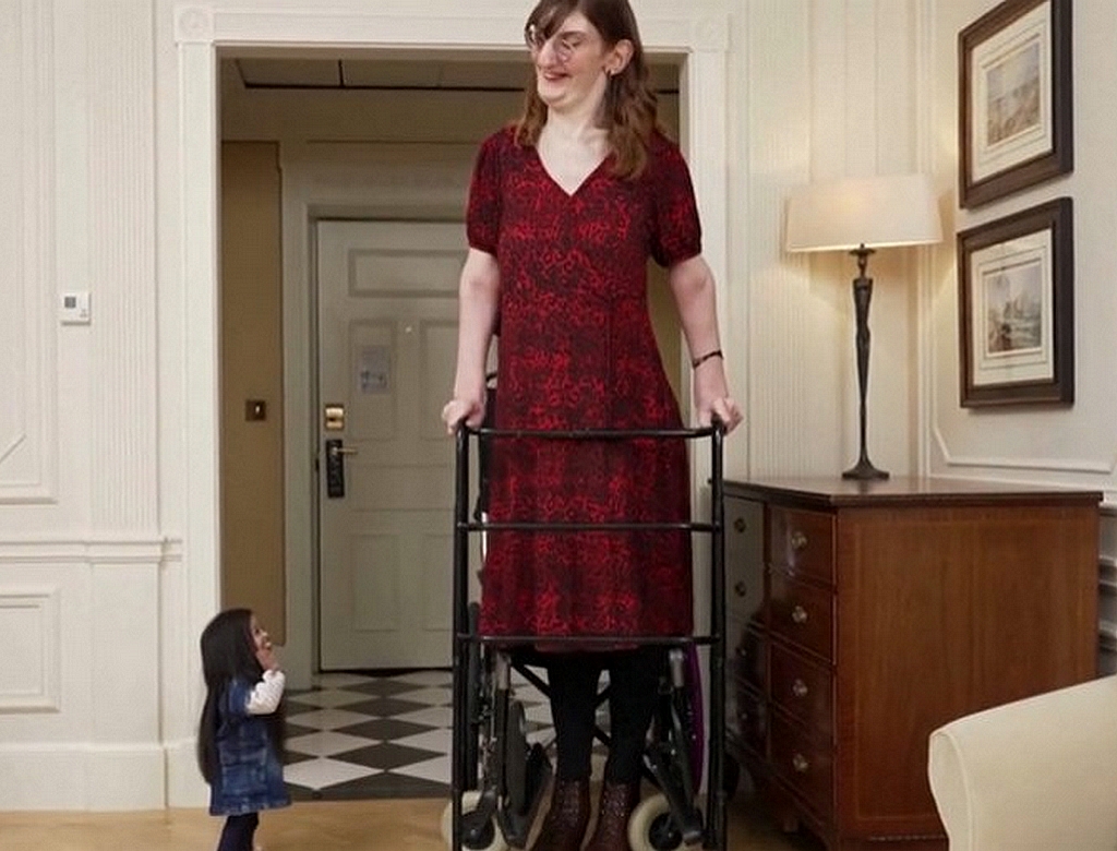 Mulher Mais Baixa E Mais Alta (foto Reprodução Redes Sociais)