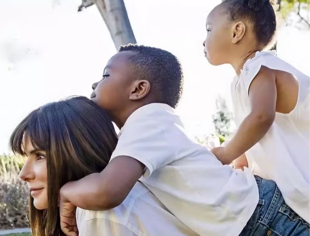 Sandra Bullock E Filhos (foto Reprodução Redes Sociais)
