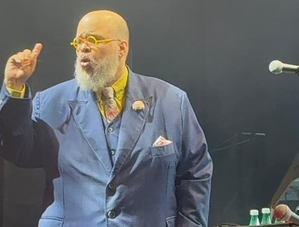 Ed Motta(1)