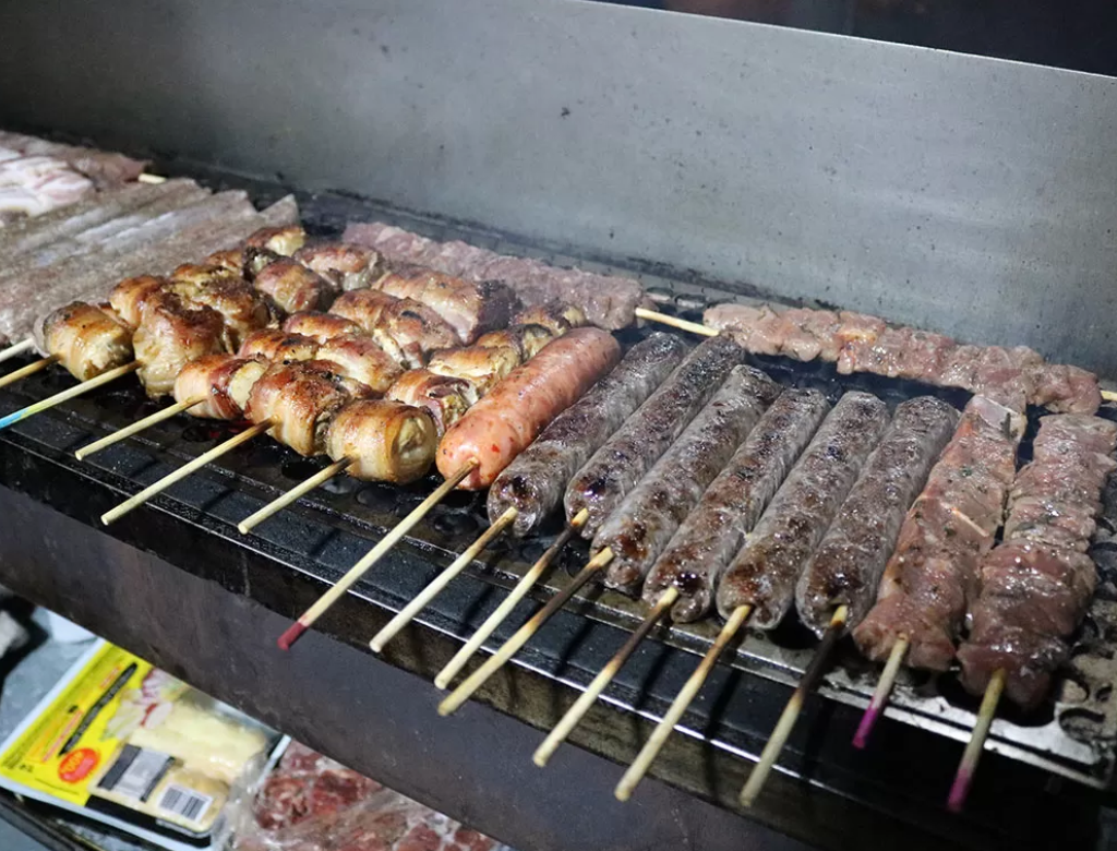 Homens vendiam cocaína em barraca de churrasquinho (Foto Reprodução Redes Sociais)