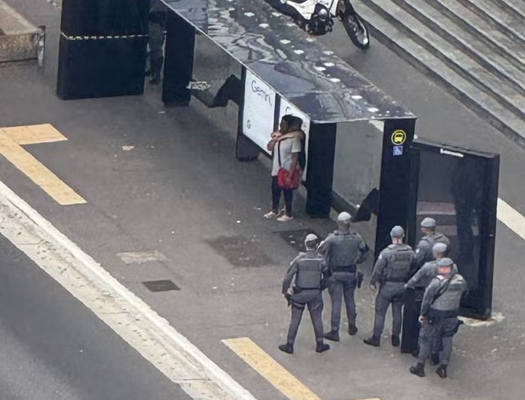 Mulher Feita Refém (foto Reprodução Redes Sociais)