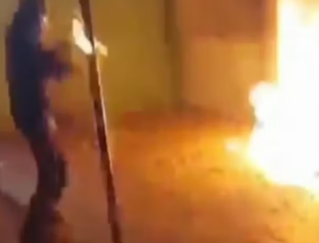 Adolescente ataca morador de rua com coquetéis molotov (Foto Reprodução Redes Sociais)