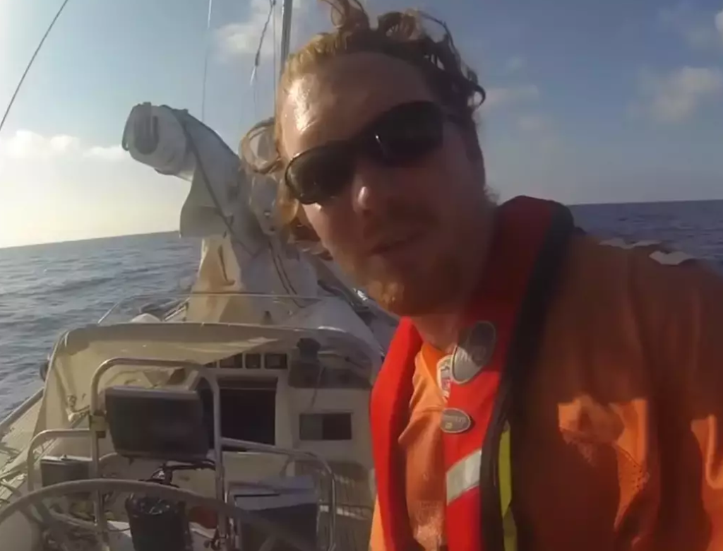 Homem Filma “navio Fantasma” Próximo Ao Triângulo Das Bermudas (foto Reprodução Redes Sociais)