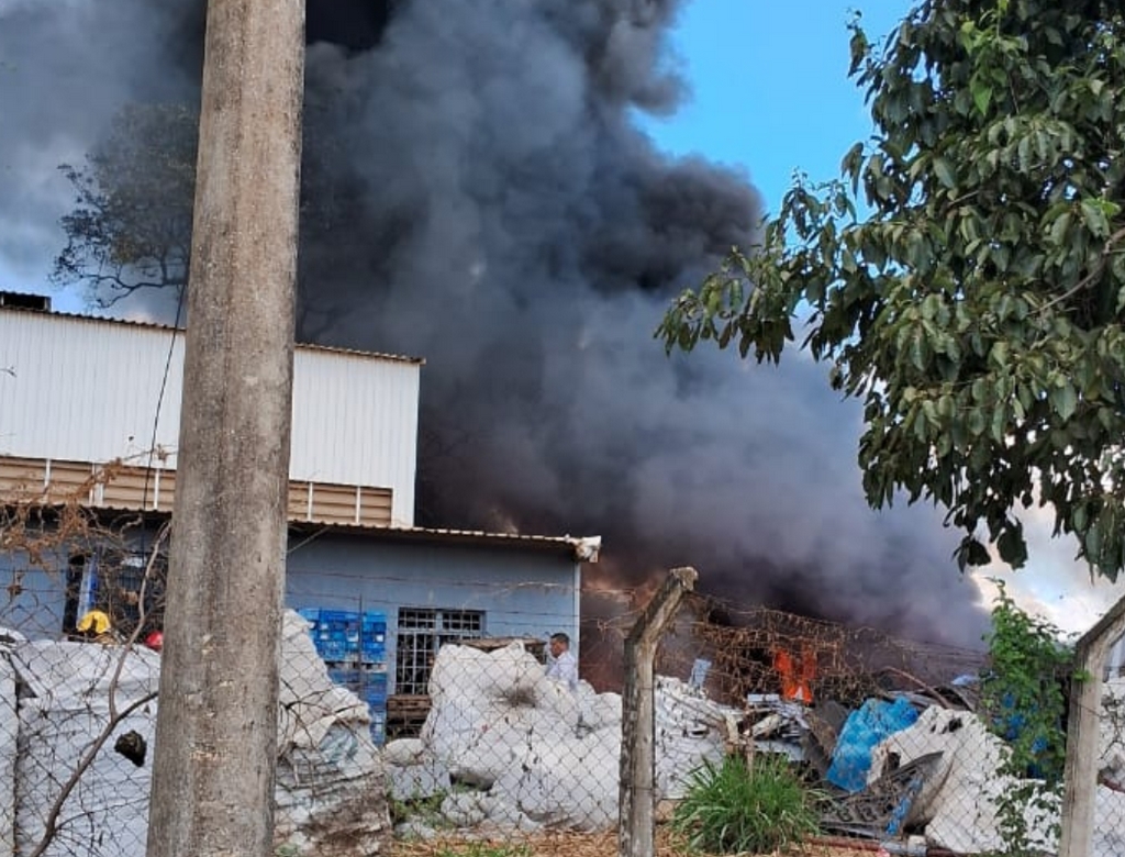Incêndio (foto Reprodução Redes Sociais) 2
