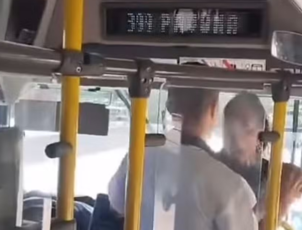Passageira E Motorista Protagonizam Briga Dentro De ônibus (foto Reprodução Redes Sociais)