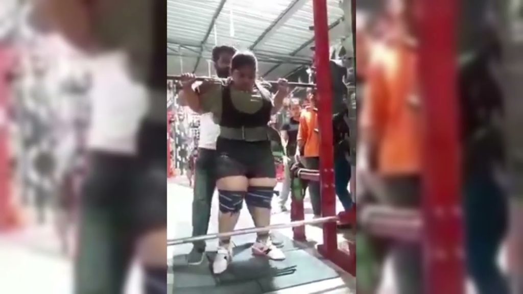 Miniatura Do Vídeo: Supino De Mais De 270 Kg Mata Ao Atingir Pescoço De Jovem