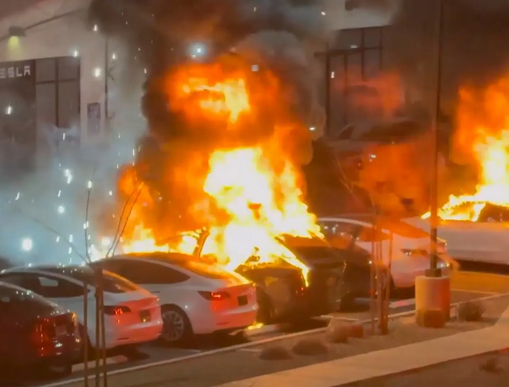 Carros (foto Reprodução Redes Sociais) 2