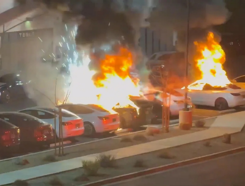 Carros (foto Reprodução Redes Sociais)