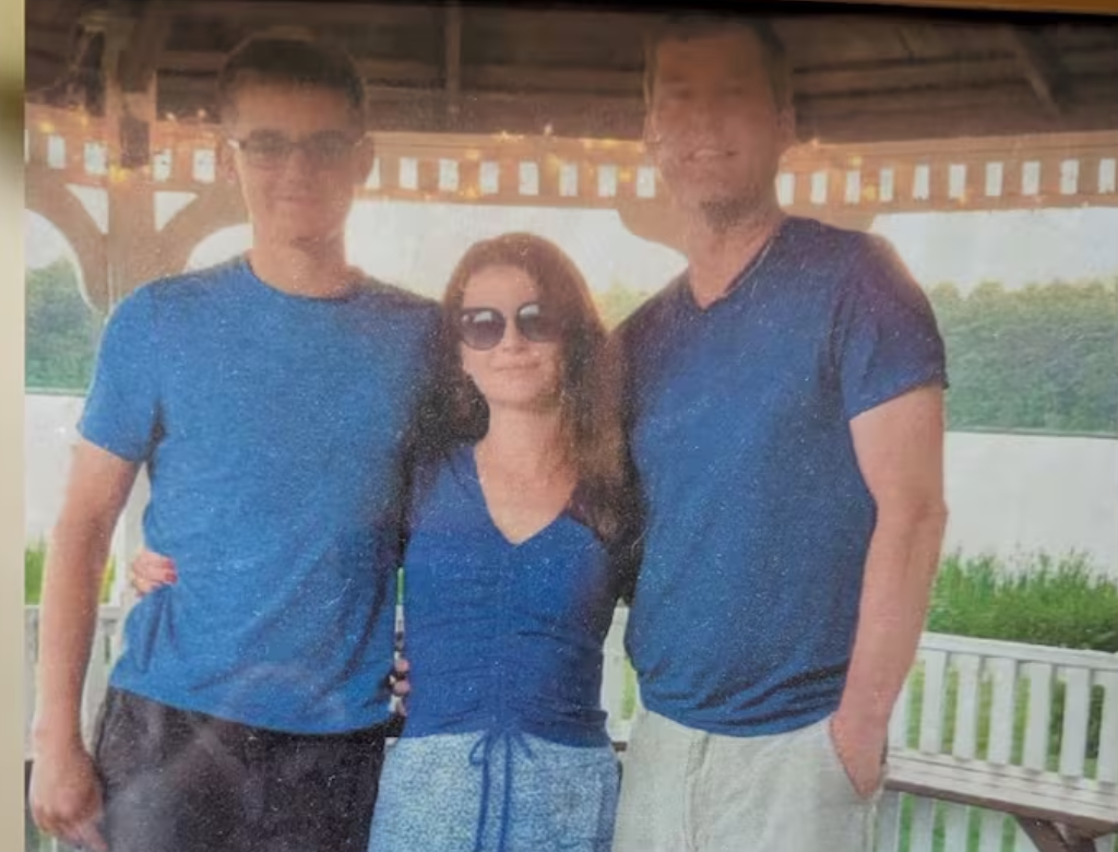 Jovem mata a mãe e o padrasto e mantém os corpos por 17 dias em casa (Foto Reprodução Redes Sociais)