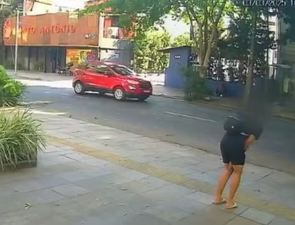 Ciclista de 16 anos fica ferido ao enroscar pescoço em fio solto (Foto Reprodução Redes Sociais)