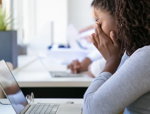 Empresa é condenada por demitir funcionária via e-mail (Foto Reprodução Redes Sociais)