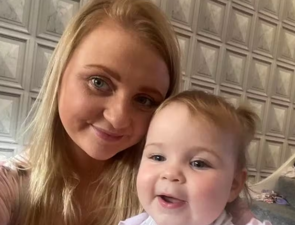 Mãe encontra fratura no crânio da filha ao buscá-la na creche (Foto Reprodução Redes Sociais)