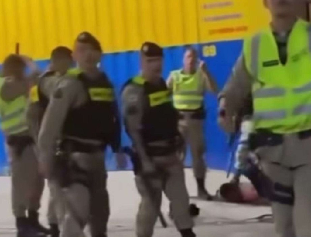 Indígenas são agredidos por policiais no carnaval de MG (Foto Reprodução Redes Sociais)