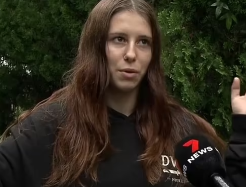 Adolescente Leva Choque De Raio Enquanto Mexia No Celular (foto Reprodução Redes Sociais)