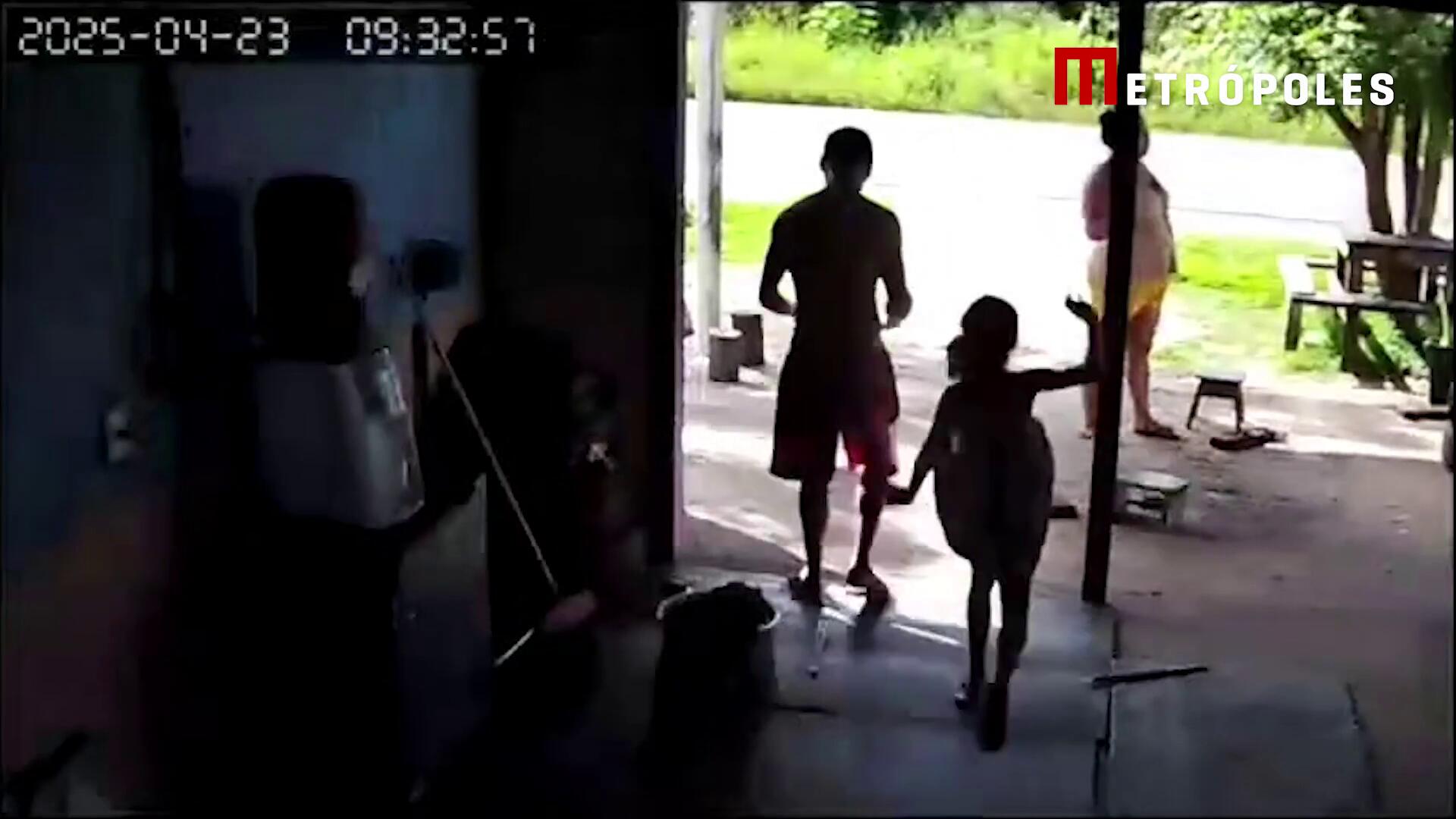 Mae Corre E Salva Filha Autista De Ser Atropelada 00814610 784d2addf58b9ccad01e52f7e6db9606