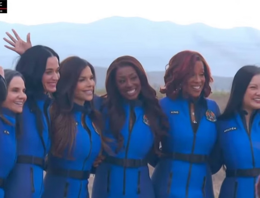 Tripulação pronta para a decolagem, entre elas, katy perry (foto Reprodução Redes Sociais) 2