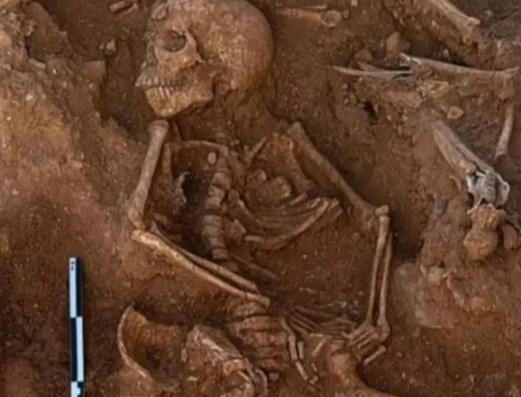12 Esqueletos Humanos São Encontrados Enterrados Em Igreja (foto Reprodução Redes Sociais)