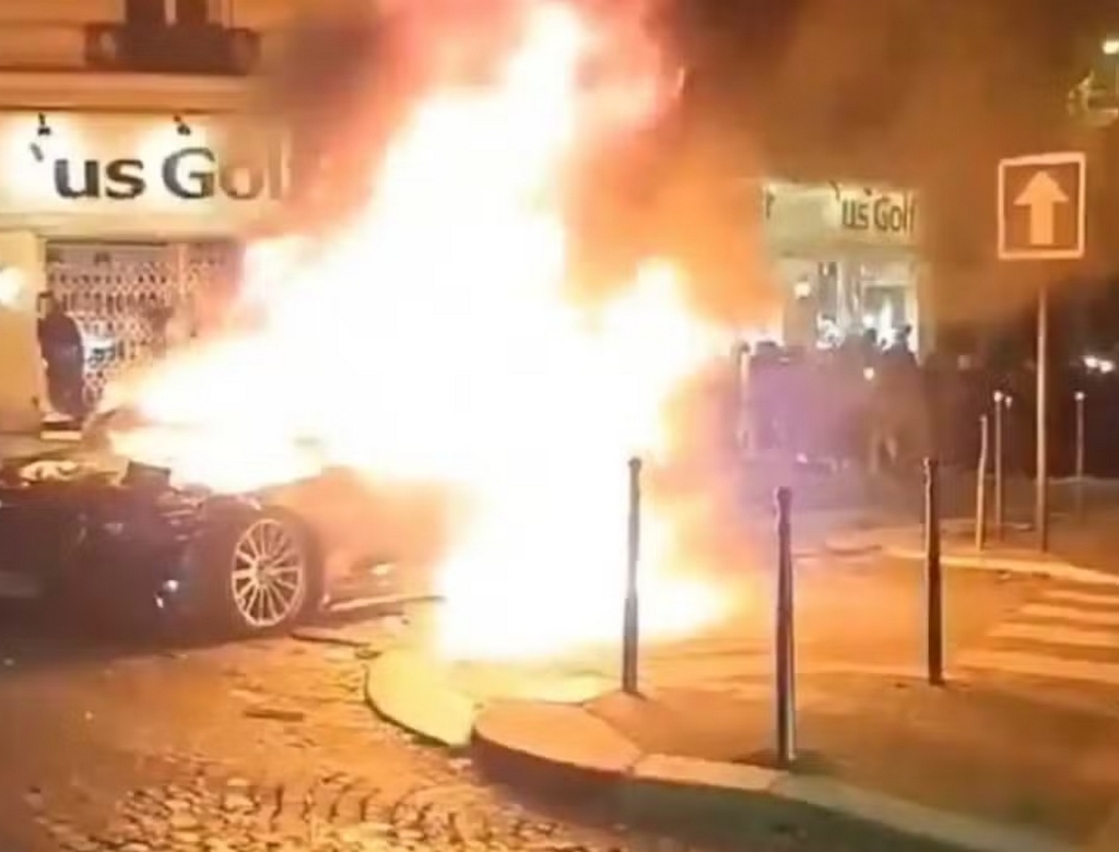Carro (foto Reprodução Redes Sociais)