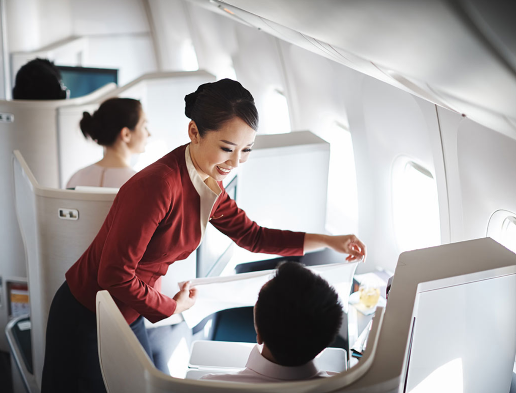 Comissária Serve Vinho A Criança De Três Anos Em Voo Da Cathay Pacific (foto Reprodução Redes Sociais)