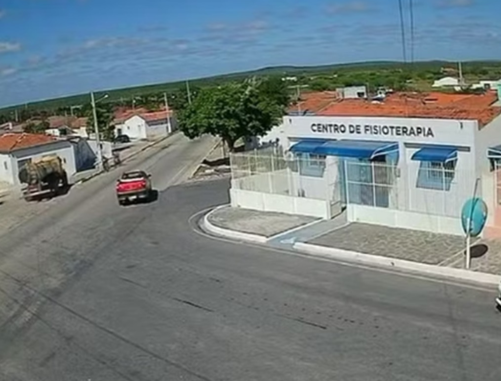 Criança cai de bicicleta e morre atropelada por caminhão (Foto Reprodução Redes Sociais)