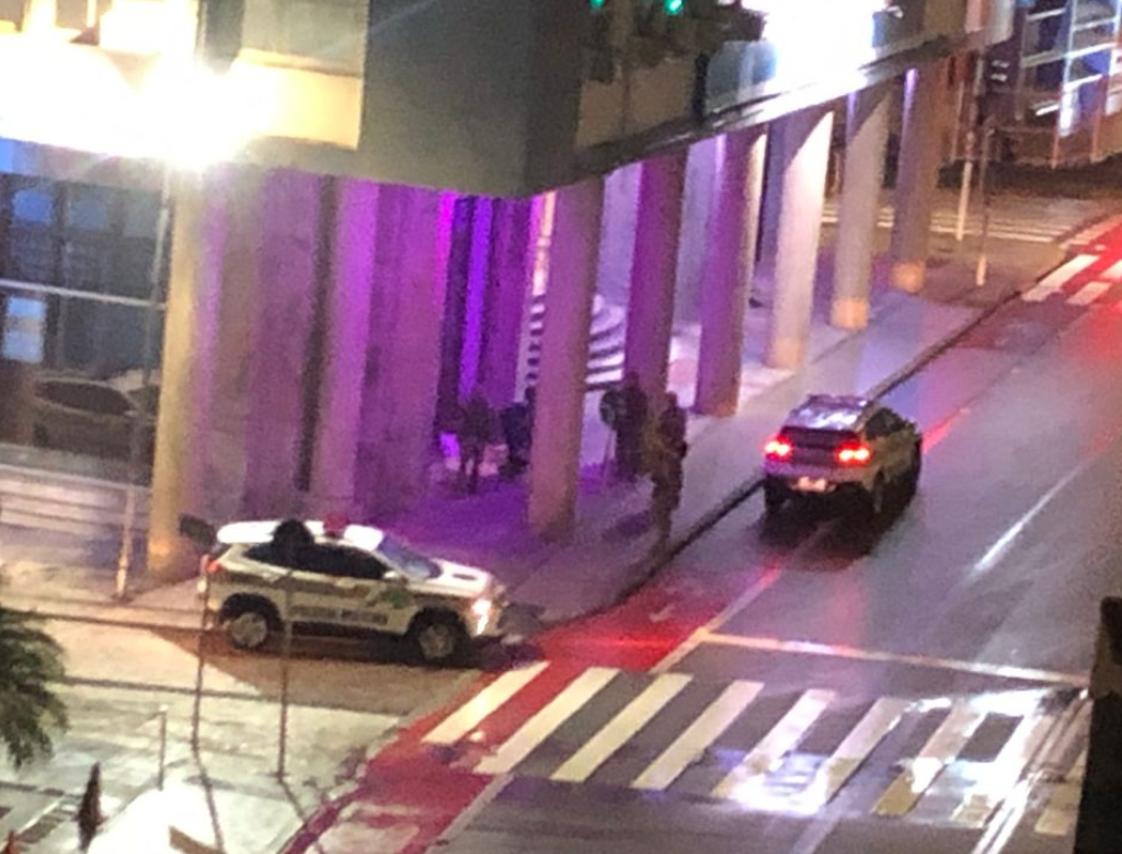 Policiais São Flagrados Agredindo Homens Em Situação De Rua (foto Reprodução Redes Sociais)