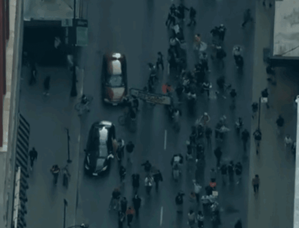 3237401 Video Carro Avanca Sobre Multidao Durante Protesto Em Chicago 1024x558(1)