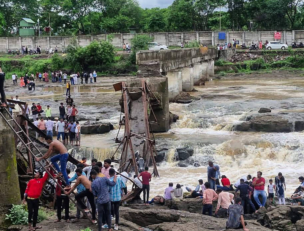 Ponte Desaba Na Índia, Deixa Dois Mortos E Diversos Feridos (foto Reprodução Redes Sociais)