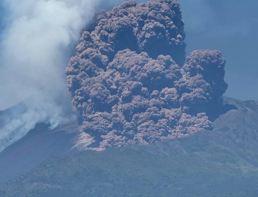 Vulcão (foto Reprodução Redes Sociais)