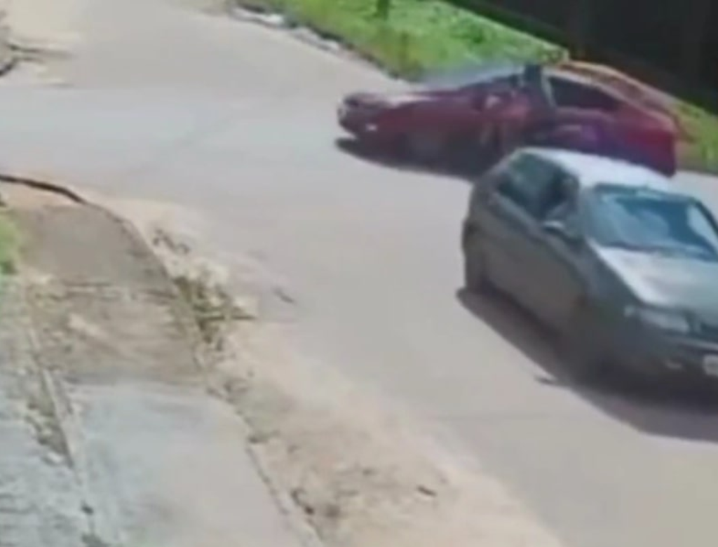 Adolescentes roubam carro da mãe e atropelam motociclista (foto Reprodução Redes Sociais)
